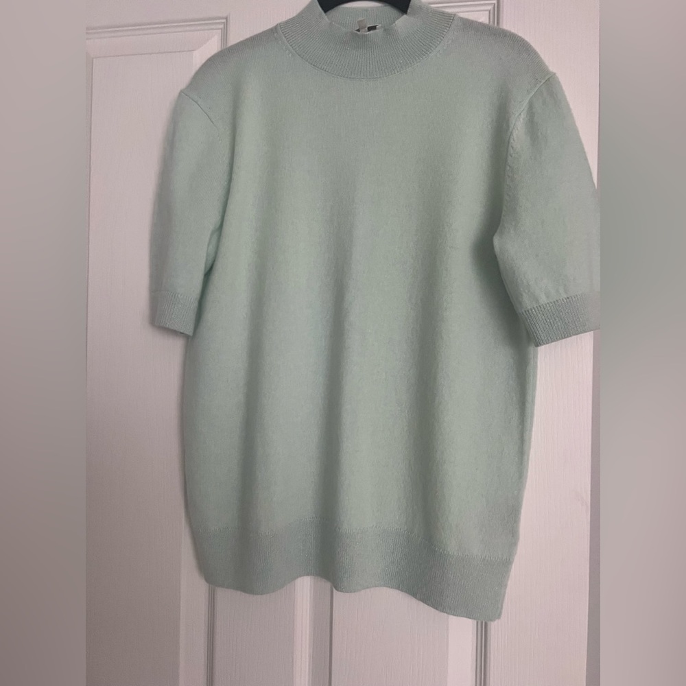Beautiful 100% Cashmere woman’s short sleeve sweater
